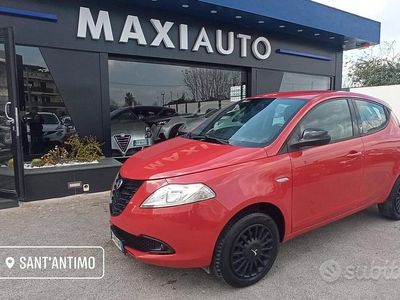 Usata Lancia Ypsilon 85 CV (62 kW) 2015 Rosso Utilitaria