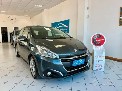 Usata Peugeot 208 Allure 75 CV (55 kW) 2017 Grigio Utilitaria