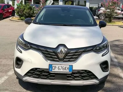 Usata Renault Captur Intens 101 CV (74 kW) 2023 Bianco/tetto nero SUV