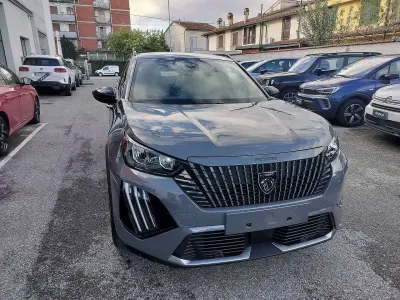 Usata Peugeot e-2008 Allure 56 kW (77 CV) 2024 Grigio SUV