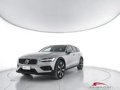 Usata Volvo V60 CC Plus 197 CV (144 kW) 2023 Grigio Station wagon