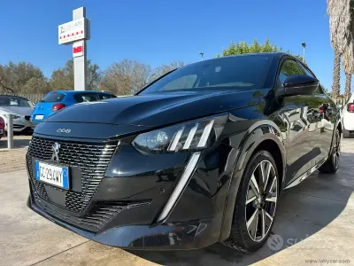 Usata Peugeot 208 GT-line 102 CV (75 kW) 2020 Nero Utilitaria