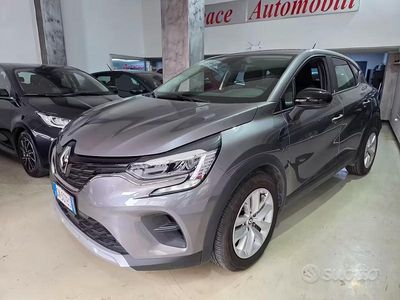 Usata Renault Captur 100 CV (73 kW) 2023 Grigio SUV