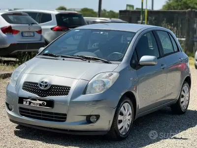 Usata Toyota Yaris 90 CV (66 kW) 2007 Grigio Utilitaria