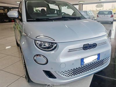 Używany Fiat 500e 42 kW (58 KM) 2025 Srebrny Sedan/Limuzyna