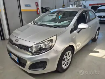 Usata Kia Rio EX 75 CV (55 kW) 2012 Grigio Berlina