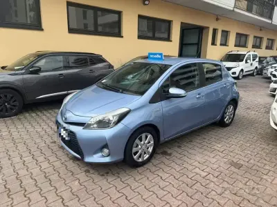 Brugt Toyota Yaris Hybrid Lounge 75 HK (55 kW) 2012 Blå Sedan