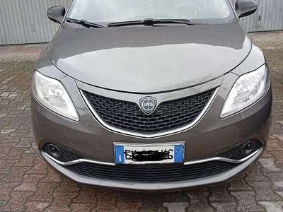 Usata Lancia Ypsilon Gold 69 CV (50 kW) 2017 Grigio Utilitaria