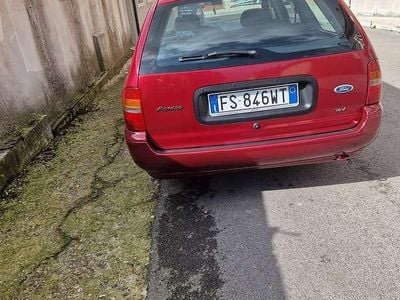 Begagnad Ford Mondeo 131 HK (96 kW) 1996 Kombi