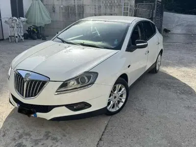 Usata Lancia Delta 120 CV (88 kW) 2009 Utilitaria