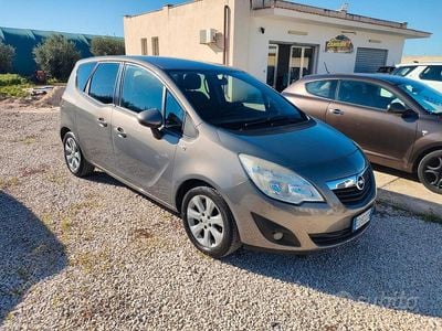 Usata Opel Meriva 110 CV (80 kW) 2011 Marrone Monovolume