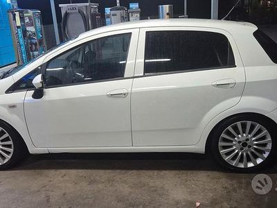 Usata Fiat Grande Punto 75 CV (55 kW) 2007 Bianco Utilitaria