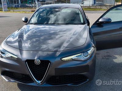 Usata Alfa Romeo Giulia 160 CV (117 kW) 2018 Marrone Berlina