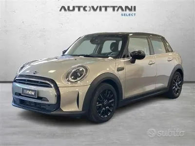 Begagnad Mini Cooper Essential 136 HK (100 kW) 2024 Grå Halvkombi
