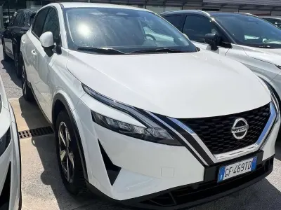 Usata Nissan Qashqai N-Connecta 140 CV (102 kW) 2021 Bianco SUV