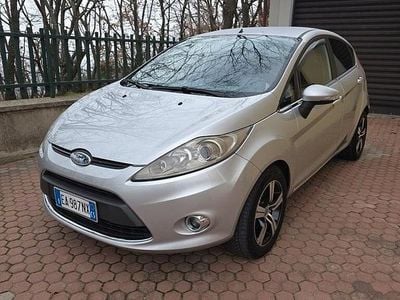 Usata Ford Fiesta Titanium 90 CV (66 kW) 2010 Grigio Utilitaria
