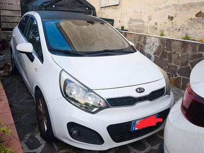 Usata Kia Rio Active 90 CV (66 kW) 2013 Bianco Utilitaria