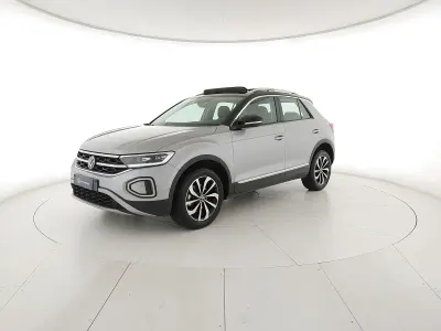 Usata VW T-Roc Style 110 CV (80 kW) 2023 Pyrit silver metallizzato nero SUV