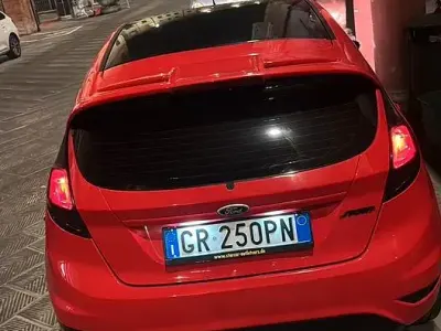Usata Ford Fiesta Titanium 95 CV (69 kW) 2016 Rosso Utilitaria
