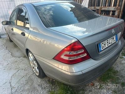 Usata Mercedes 200 122 CV (89 kW) 2003 Berlina