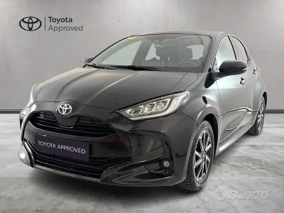 Usata Toyota Yaris Hybrid Lounge 92 CV (67 kW) 2022 Nero Berlina