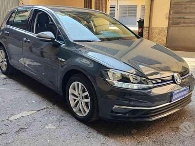 Usata VW Golf VII Trendline 110 CV (80 kW) 2018 Grigio pastello Berlina