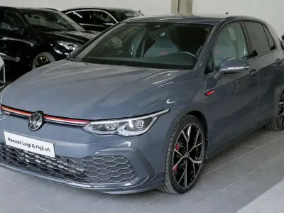Usata VW Golf VIII GTI 245 CV (180 kW) 2024 Grigio urano Berlina
