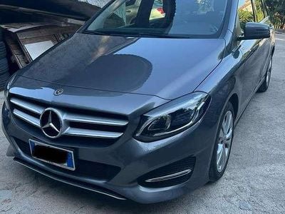 Usata Mercedes B180 Business 109 CV (80 kW) 2017 Argento Monovolume