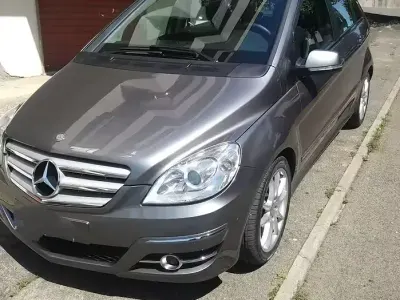 Usata Mercedes B180 2011 Grigio Monovolume