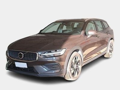 Nero Usata 2023 Volvo V60 CC Core Station wagon | 29.950 € (Cara)