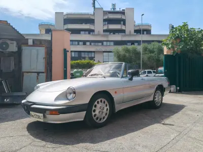 Usata Alfa Romeo Spider Quadrifoglio Verde 125 CV (91 kW) 1988 Argento Cabrio
