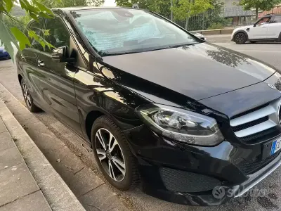 Käytetty Mercedes B200