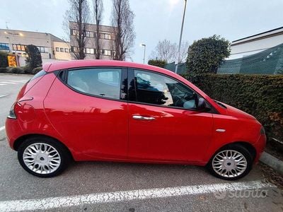 Usata Lancia Ypsilon 69 CV (50 kW) 2017 Rosso Utilitaria