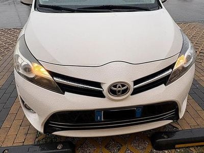 Usata Toyota Verso 111 CV (81 kW) 2016 Bianco Monovolume