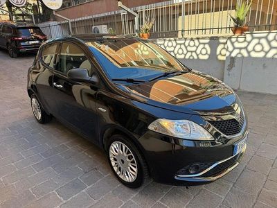 Usata Lancia Ypsilon Silver 95 CV (69 kW) 2018 Nero Utilitaria