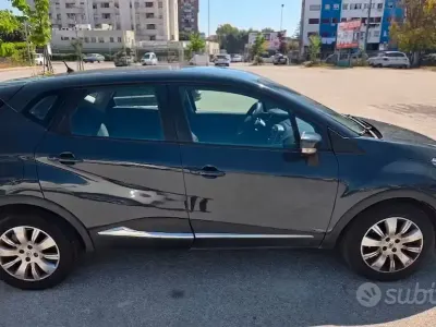 Usata Renault Captur 90 CV (66 kW) 2014 Blu SUV