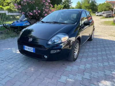 Usata Fiat Punto Street 95 CV (69 kW) 2018 Blu pastello Utilitaria