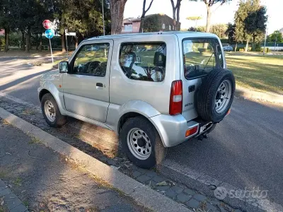 Usata Suzuki Jimny 85 CV (62 kW) 2006 Grigio SUV