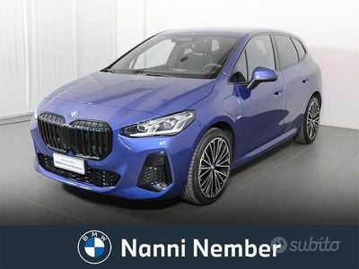 Begagnad BMW 230e Active Tourer M Sport 2024 Blå Minibuss