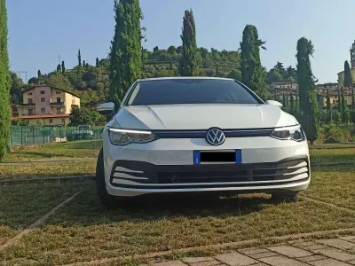 Usata VW Golf VII Life 150 CV (110 kW) 2020 Bianco Berlina