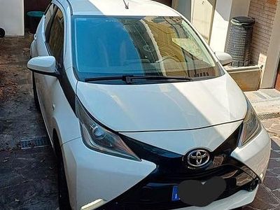 Usata Toyota Aygo Business Edition 69 CV (50 kW) 2018 Bianco Utilitaria