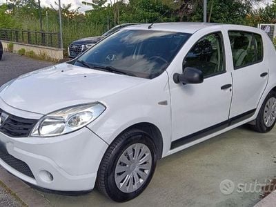 Usata Dacia Sandero Ambiance 75 CV (55 kW) 2011 Bianco Utilitaria