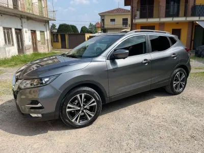 Usata Nissan Qashqai N-Connecta 131 CV (96 kW) 2017 Grigio SUV