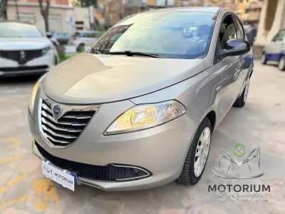 Begagnad Lancia Ypsilon Silver 95 HK (69 kW) 2011 Grå Halvkombi