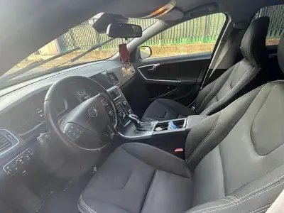 Usata Volvo V60 2014 Blu Station wagon