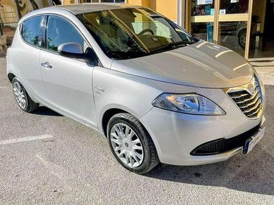 Usata Lancia Ypsilon Gold 69 CV (50 kW) 2015 Grigio Utilitaria