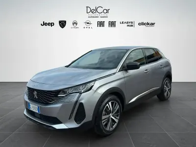 Usata Peugeot 3008 Allure 131 CV (96 kW) 2022 Argento SUV