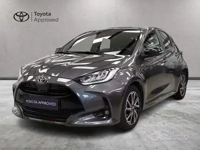 Usata Toyota Yaris Hybrid Lounge 116 CV (85 kW) 2022 Grigio Berlina