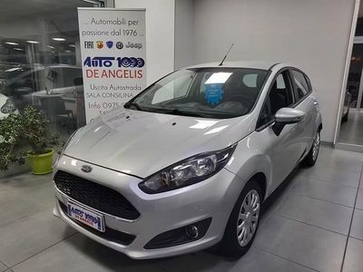 Usado Ford Fiesta 100 HP (73 kW) 2017 Prateado Citadino