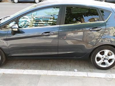 Begagnad Ford Fiesta Titanium 70 HK (51 kW) 2010 Grå Halvkombi